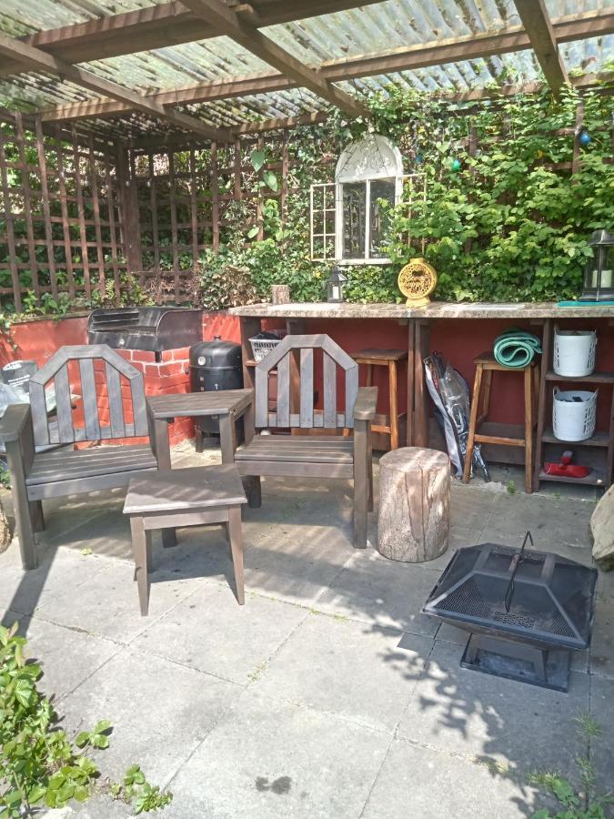 'Morris' The Shepherd'S Hut And Woodland Hot Tub Experience Carmarthen Esterno foto