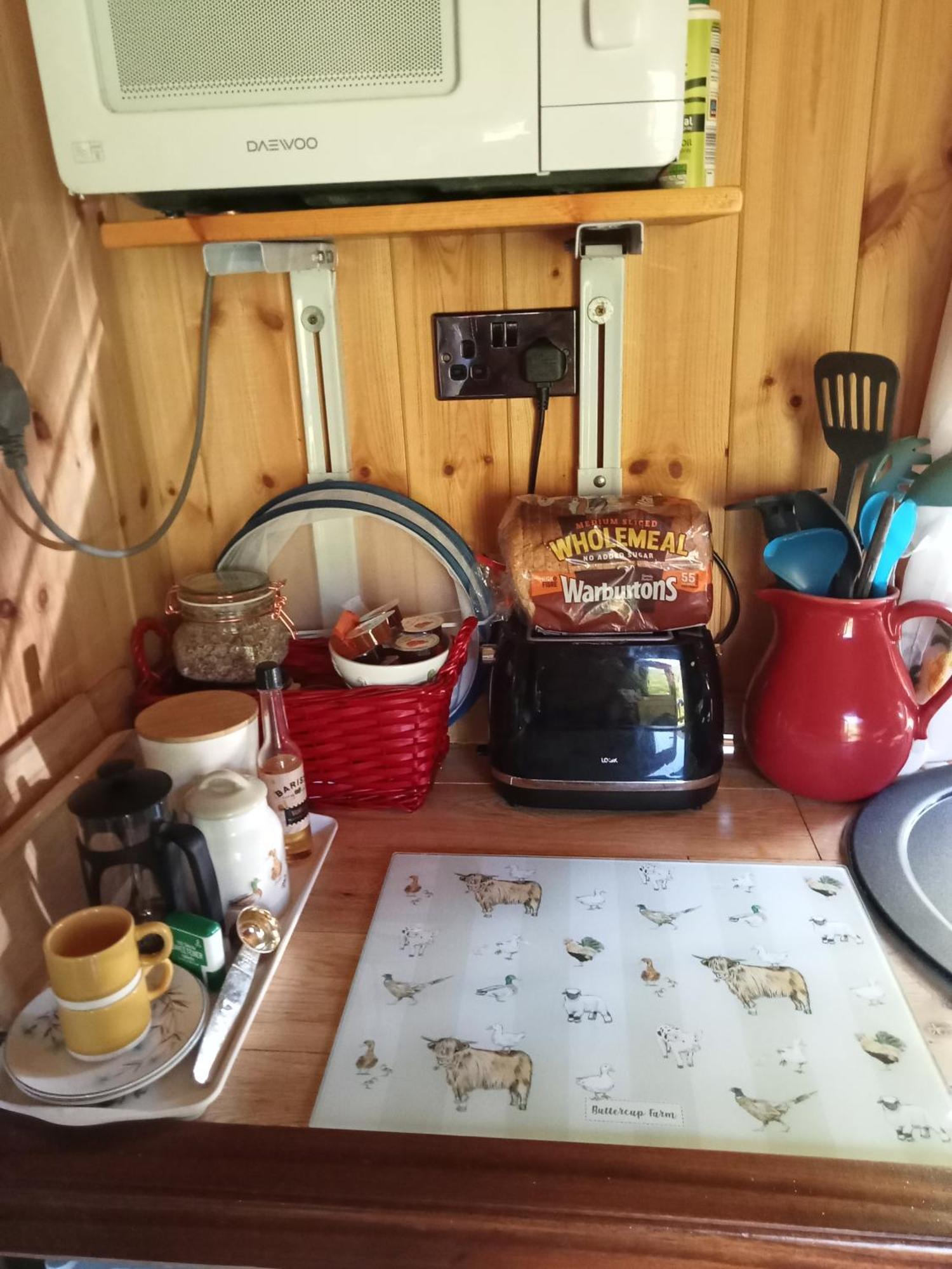 'Morris' The Shepherd'S Hut And Woodland Hot Tub Experience Carmarthen Esterno foto