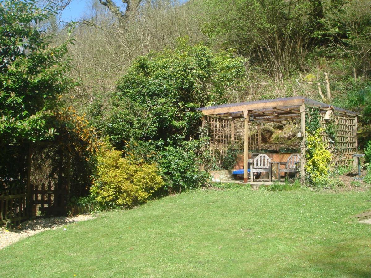 'Morris' The Shepherd'S Hut With Woodland Hot Tub Carmarthen Esterno foto